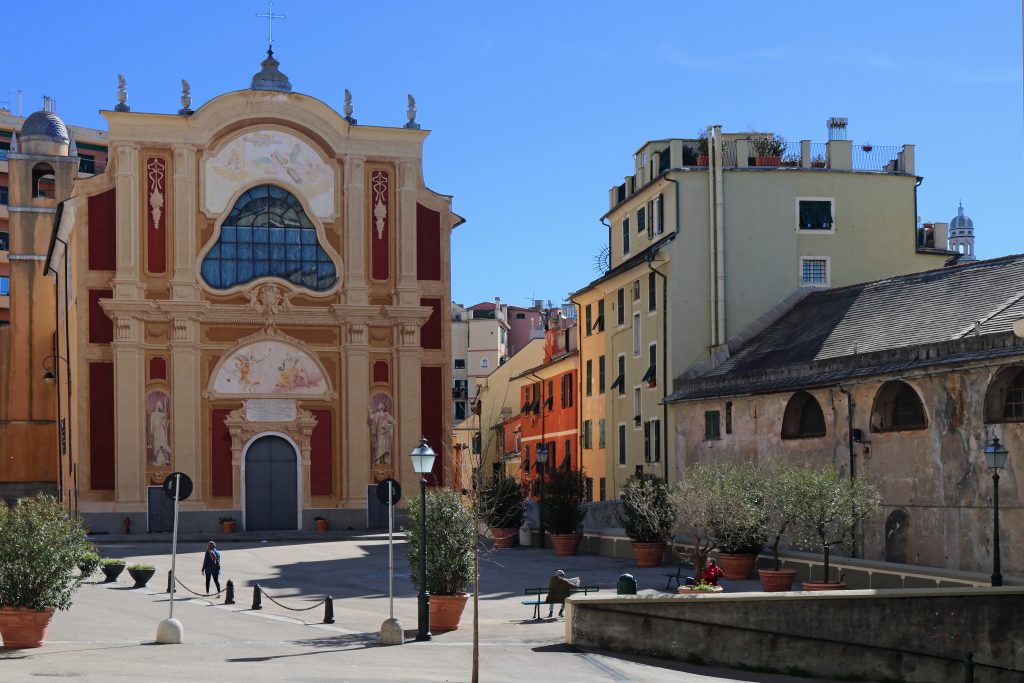 Mercatino rionale e pedonalizzazione in Piazza Sarzano