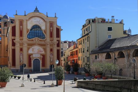 Mercatino rionale e pedonalizzazione in Piazza Sarzano Mercatino rionale e pedonalizzazione in Piazza Sarzano